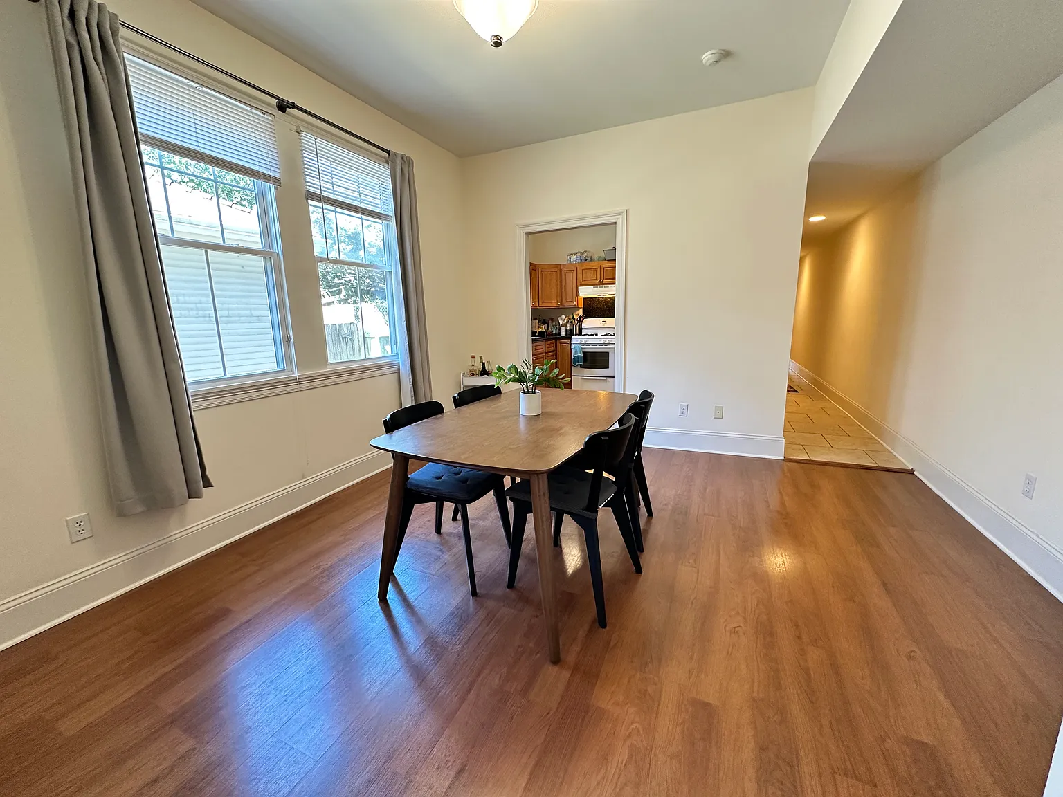 2 bed, 1200 sqft, $2,500 — Photo 4