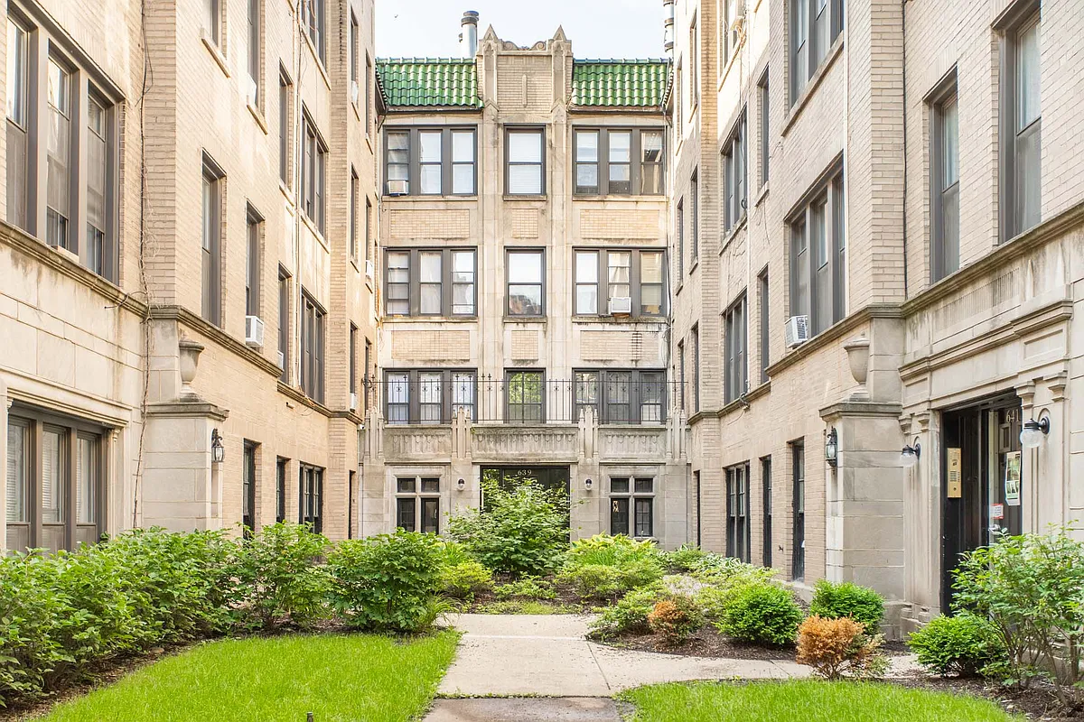 Building Photo - 627-41 W Roscoe St