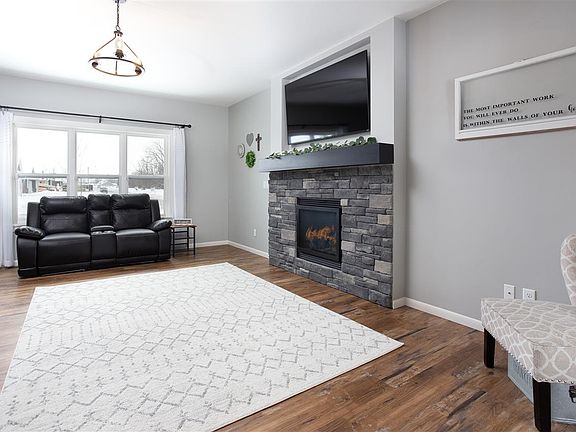 3rd image of 317 Stout Ln