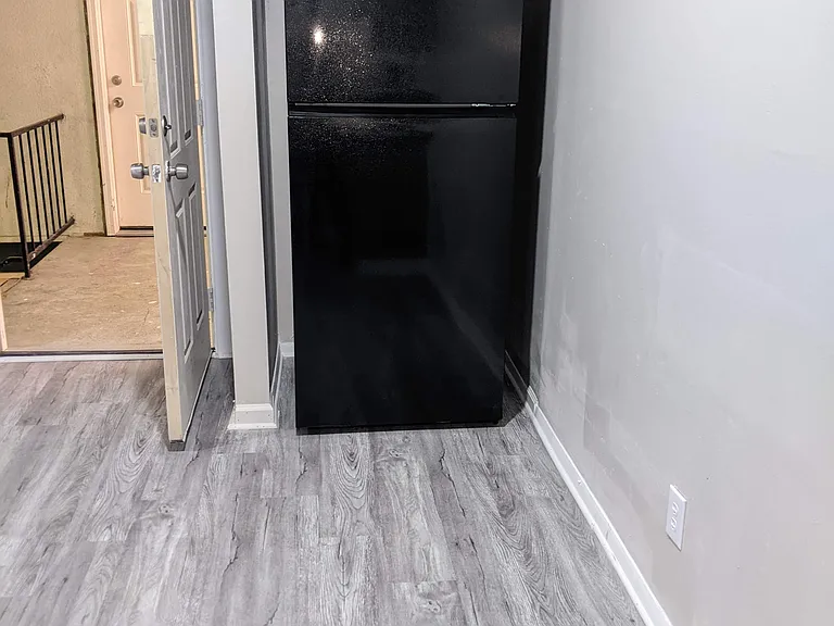 Redstone Garden Apartment — Photo 10