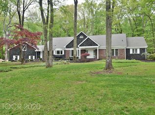 3 Red Rock Trl, Saddle River, NJ 07458