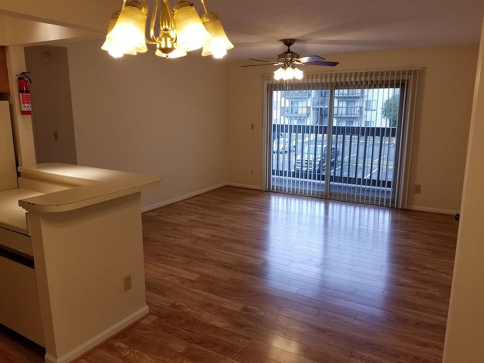 1st image of 156 Haverford Ct #156