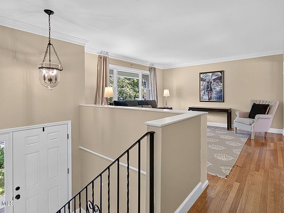 5th image of 4 Farmingdale Road