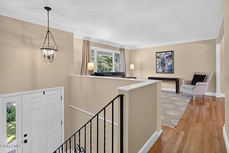 5th image of 4 Farmingdale Road