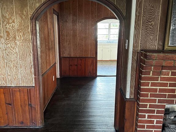 4th image of 1424 Cobb Ave