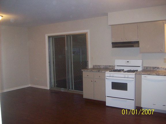 3rd image of 542 N Fairfield Ave