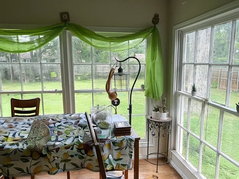 1908 Houston Pl — Photo 2