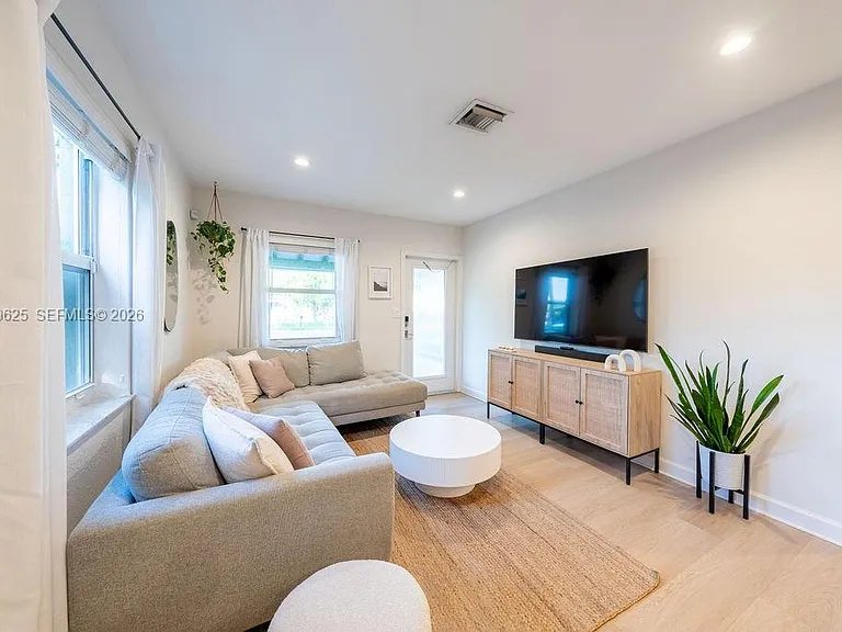 1305 NW 5th Ave — Photo 10
