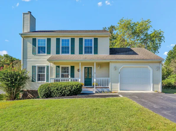 8090 Deer Branch Dr, Roanoke, VA 24019