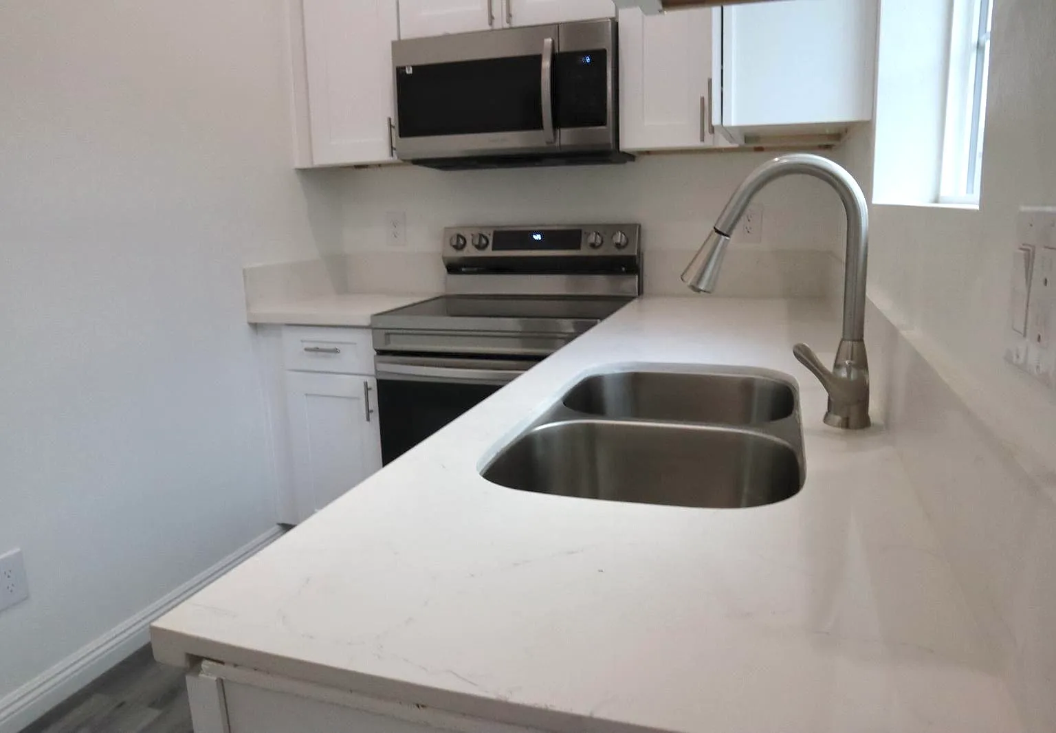 2 bed, 590 sqft, $2,600 — Photo 4