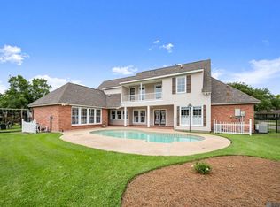 12511 Lake Sherwood Ave S, Baton Rouge, LA 70816