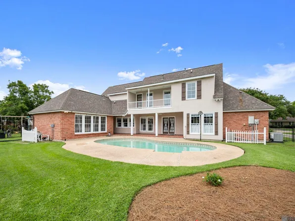 12511 Lake Sherwood Ave S, Baton Rouge, LA 70816