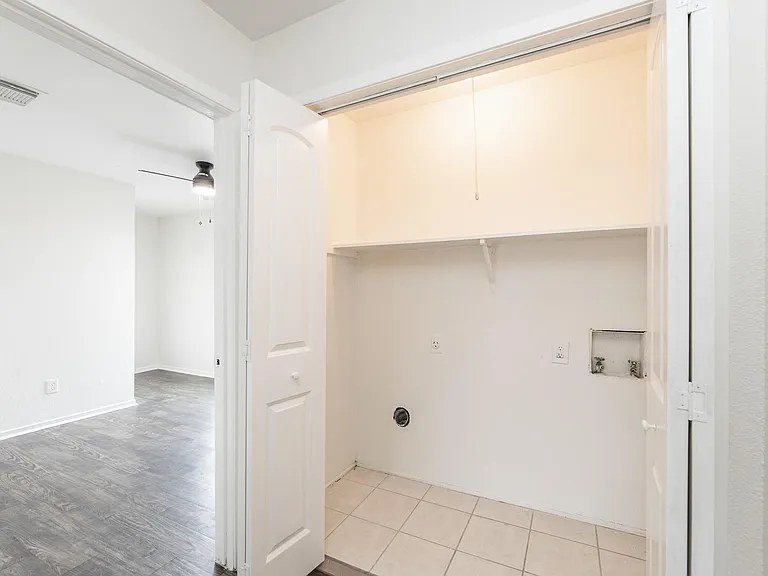 1902 Avenue B — Photo 16