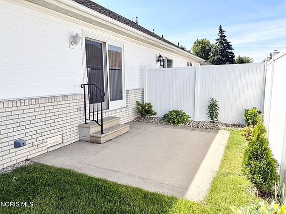 3rd image of 4269 Townhouse Dr #D