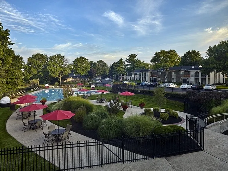 Willowyck Apartments Sparkling Pool with Lounge Area
