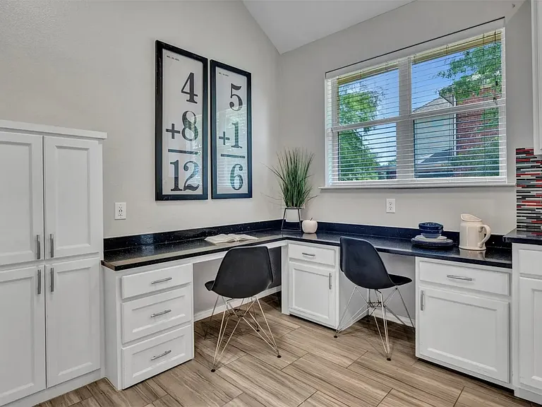1601 Long Prairie Ct — Photo 15