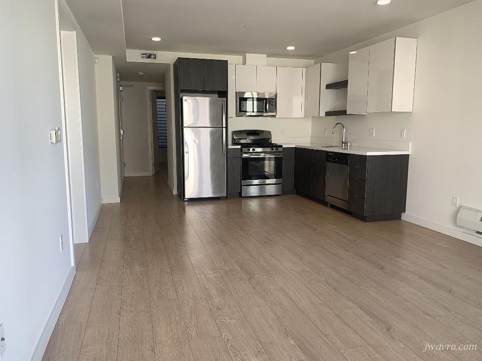 1st image of 520 9th St Unit 301