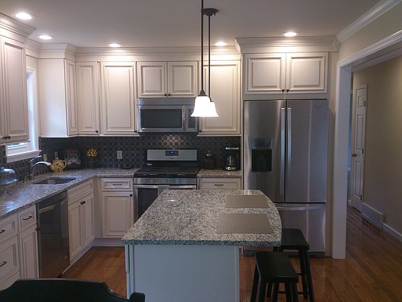 5th image of 16 Dogwood Dr