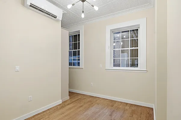 Bedroom, photo 1