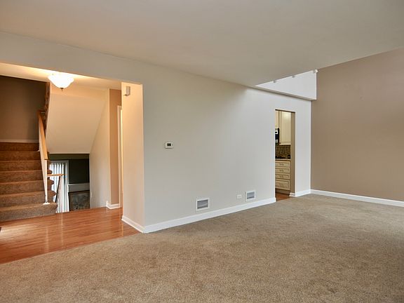 4th image of 526 Yosemite Ct