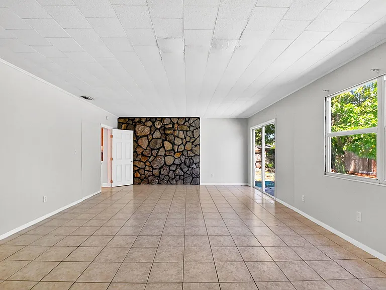 775 Snead Cir — Photo 6