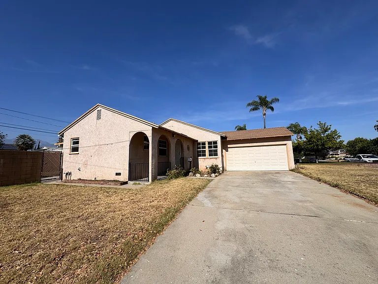 764 W Flora St — Photo 17