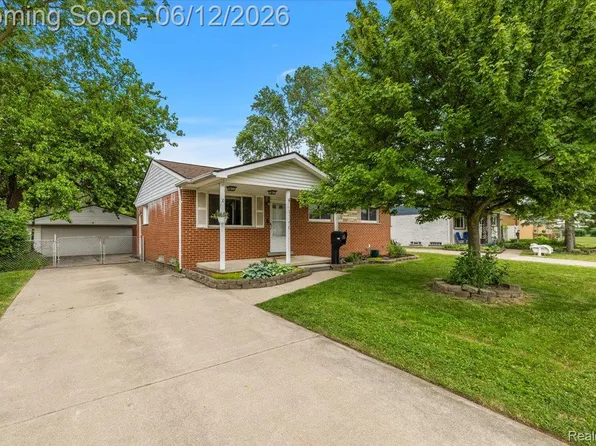 1146 Harrison St, Garden City, MI 48135