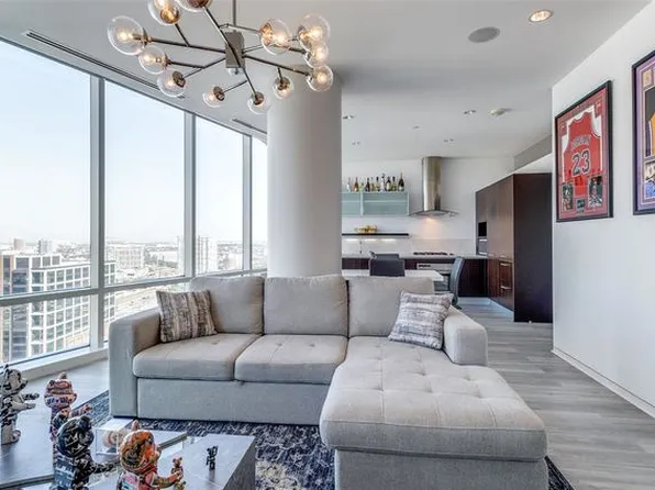2430 Victory Park Ln, Dallas, TX
