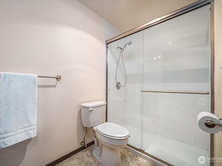 11532 15th Ave NE #401 — Photo 9