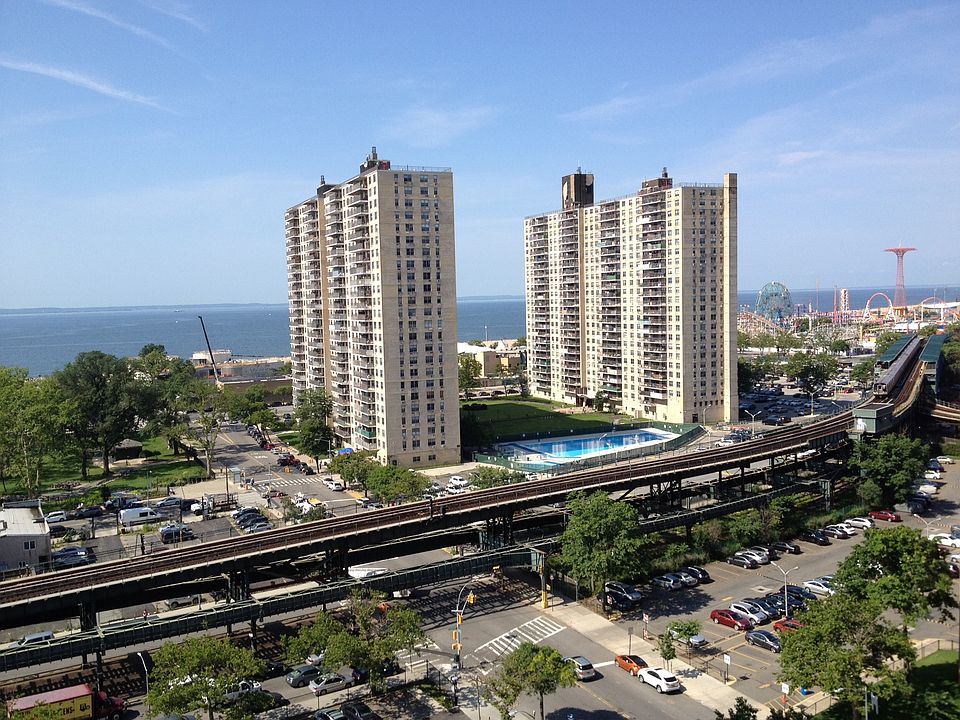 2nd image of 2915 W 5th St APT 14F