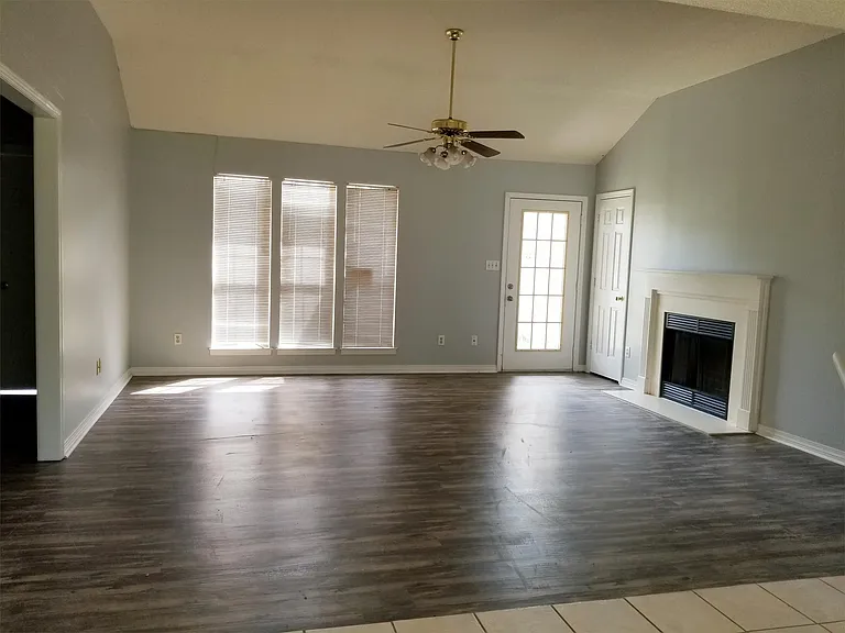 7908 Martin Bluff Rd — Photo 3