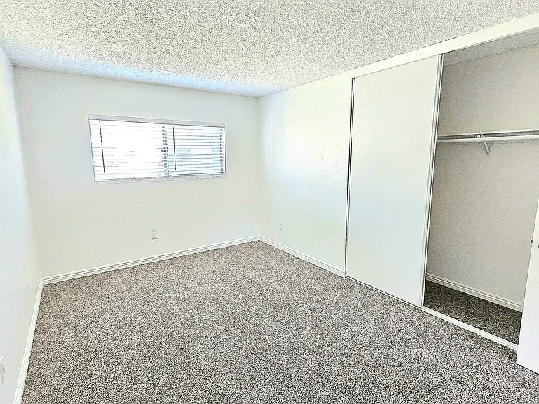 Beach Walk Apartments — Photo 19