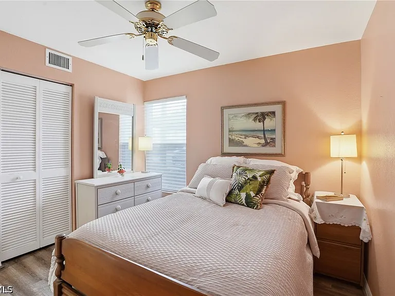 5905 Trailwinds Dr #816 — Photo 15