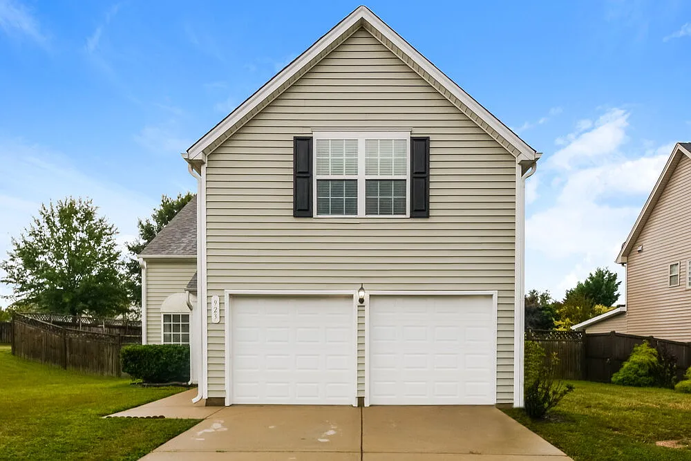 4 bed, 2.5 bath, 2142 sqft, $2,110 — Photo 1