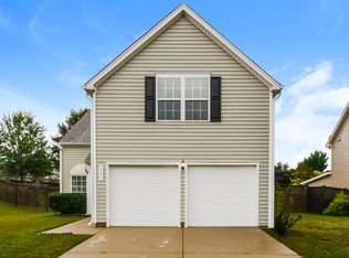 923 Red Oak Tree Dr, Fuquay Varina, NC 27526