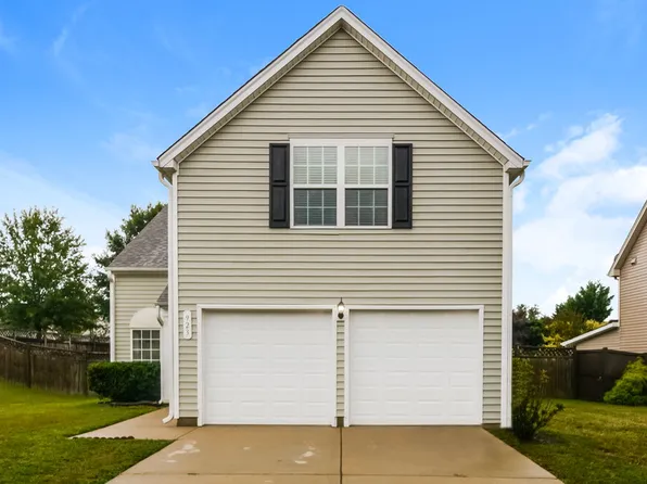 923 Red Oak Tree Dr, Fuquay Varina, NC 27526