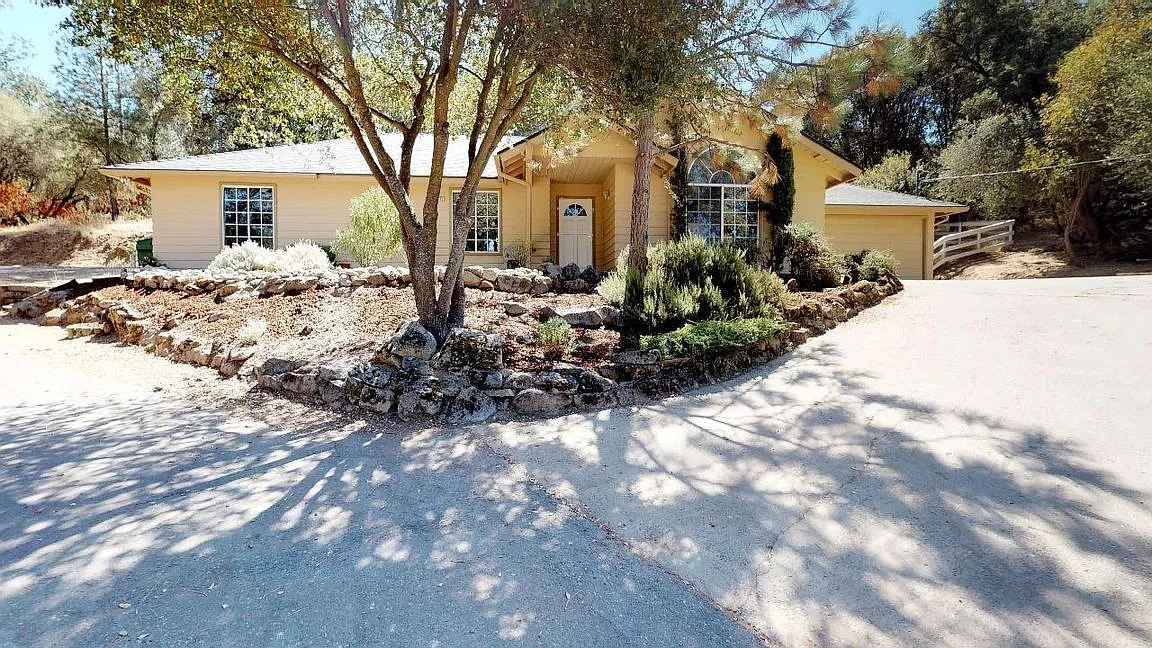 39535 Highview Dr photo 1