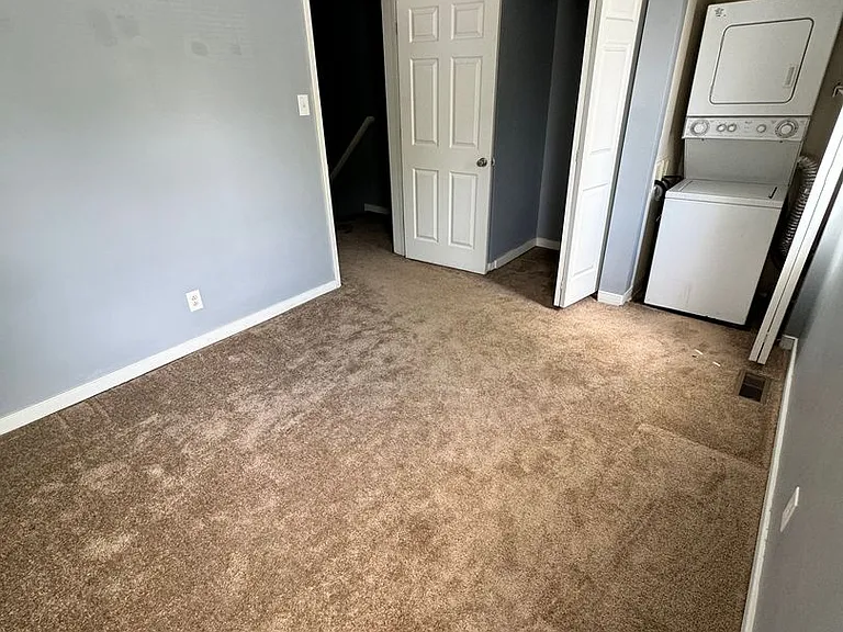 1009 W Graham Rd — Photo 12
