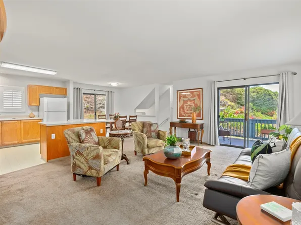 2001 Kamalalehua Pl, Honolulu, HI 96813