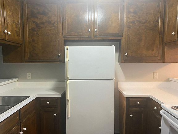 3rd image of 112 Deerwood St