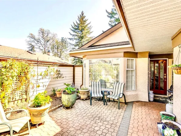 901 Kentwood Ln #22, Saanich, BC V8Y 2Y8