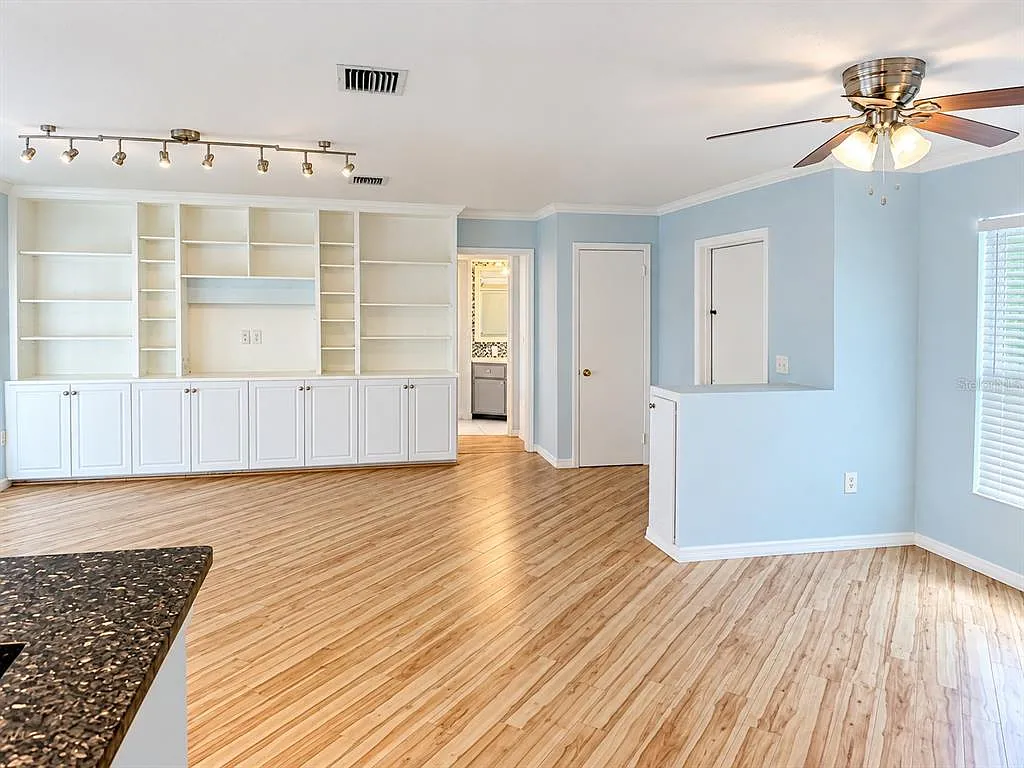 2 bed, 2.0 bath, 1354 sqft, $2,000 — Photo 4