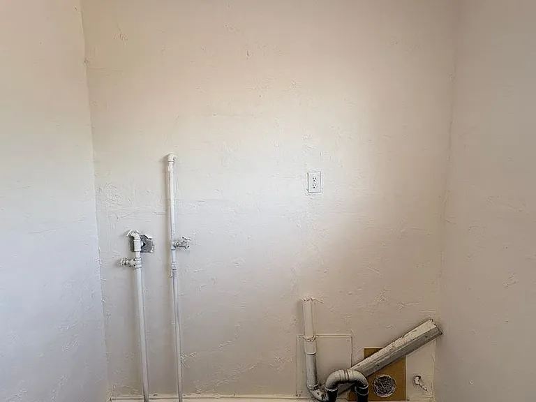 10596 Lewis Dr — Photo 23