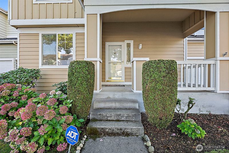 2nd image of 6549 Steamer Drive SE