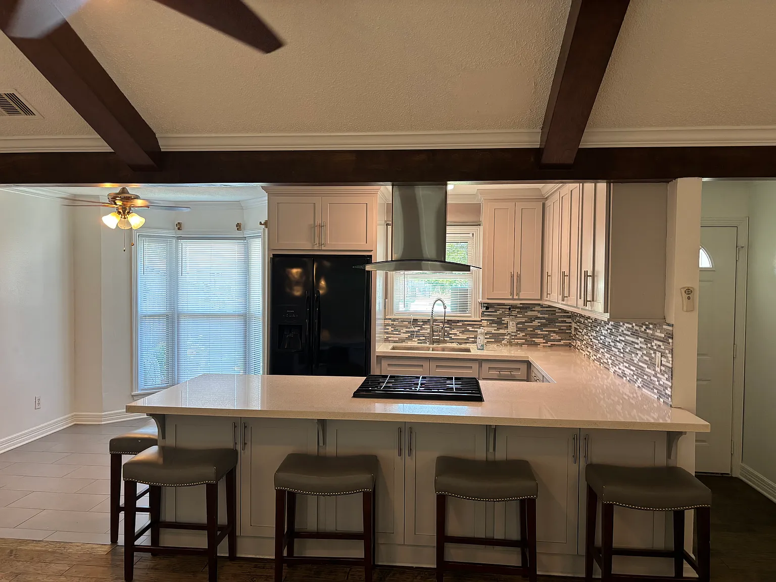 3 bed, 1.5 bath, 1117 sqft, $1,800 — Photo 4