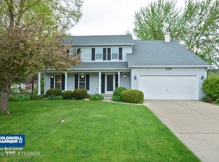 679 Blackhawk Dr, Batavia, IL 60510