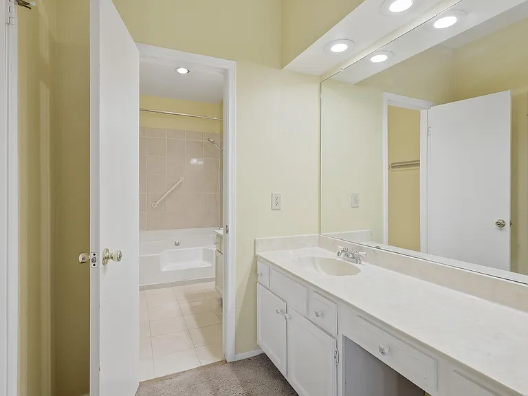 506 Wilcrest Dr #506 — Photo 14