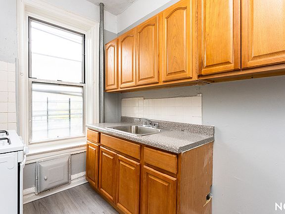 4th image of 1625 Park Pl #8