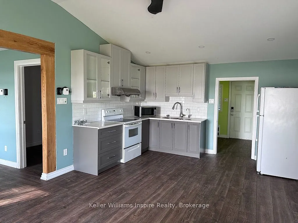 3 bed, $2,000 — Photo 3