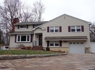 239 Cottage Rd, Wyckoff, NJ 07481